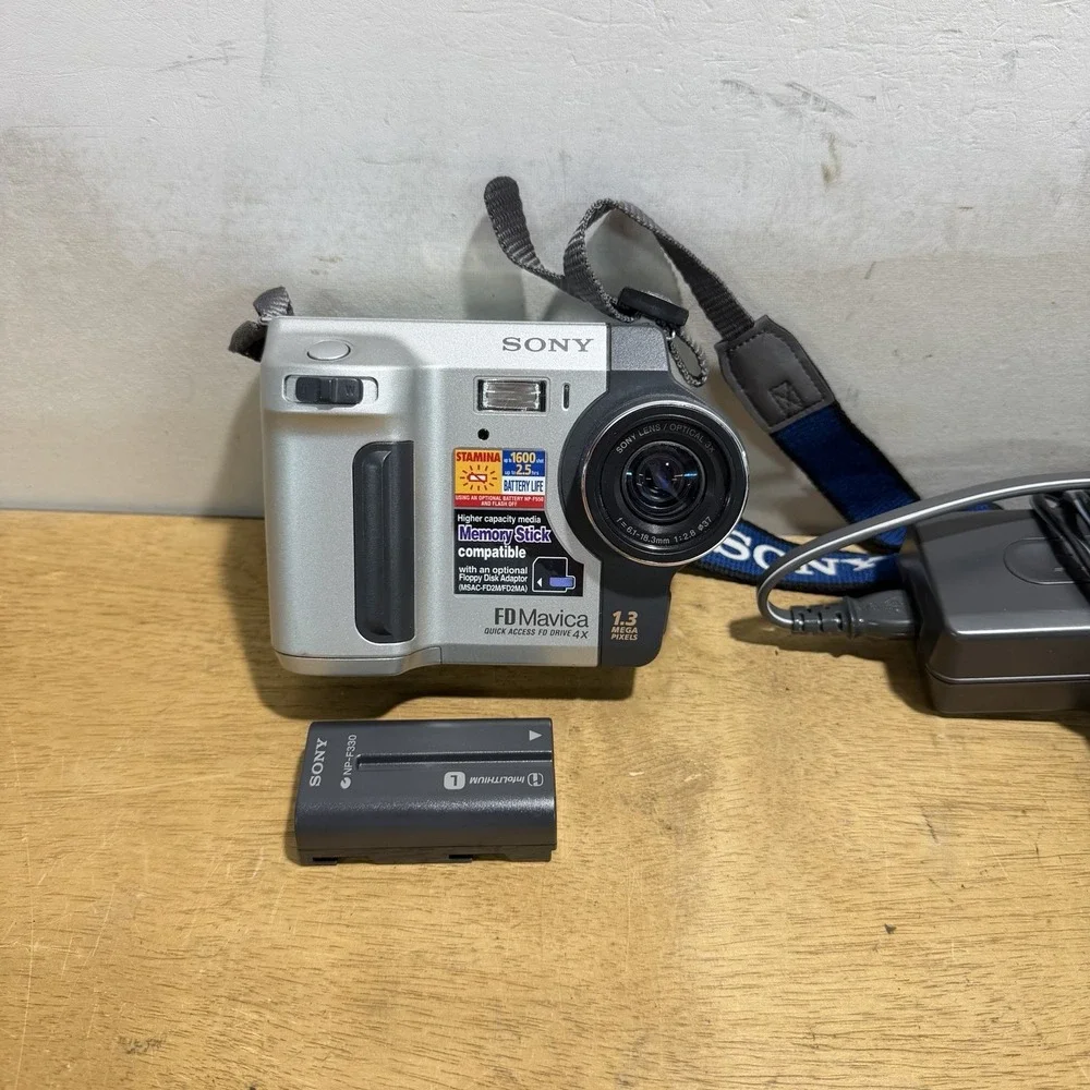 Sony FD Mavica MVC-FD87 1.3MP Vintage Digital Camera W/ Charger & Battery